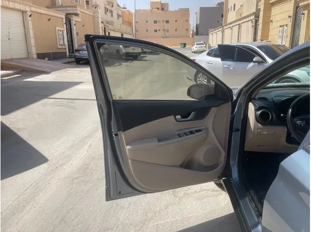 Car image 10