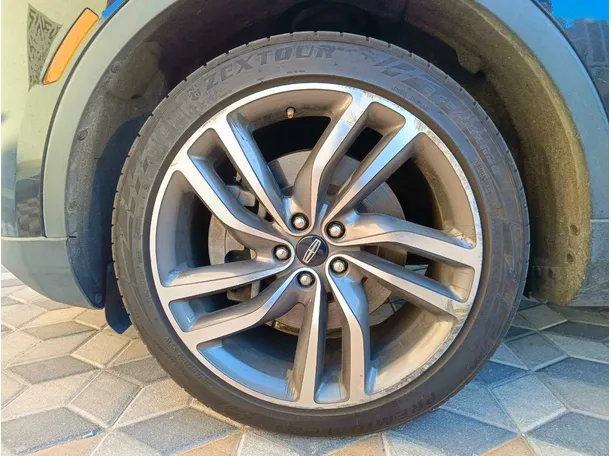 Car image 10