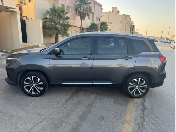 Car image 8