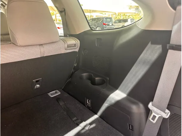 Car image 25