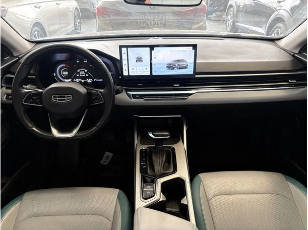 Car image 16