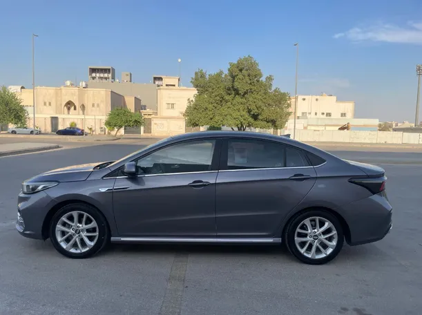Car image 8