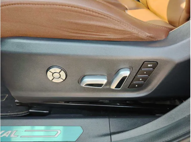 Car image 40