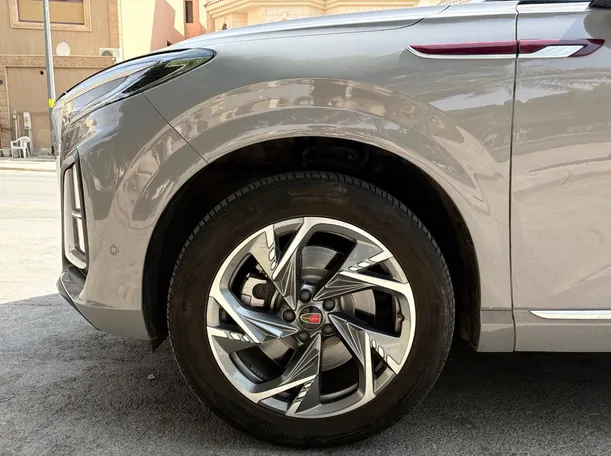 Car image 9