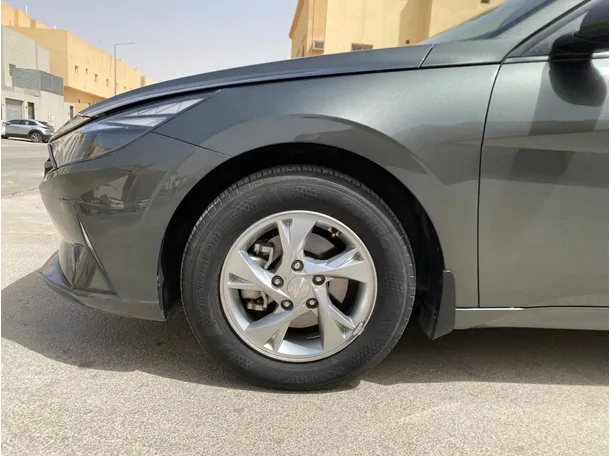 Car image 9