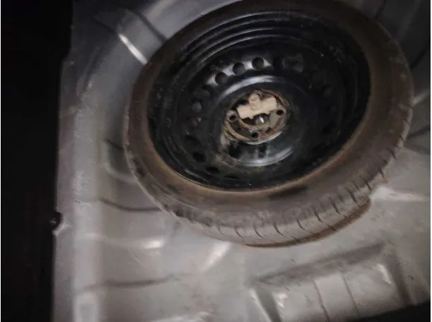 Car image 27