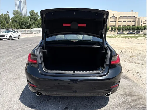 Car image 25