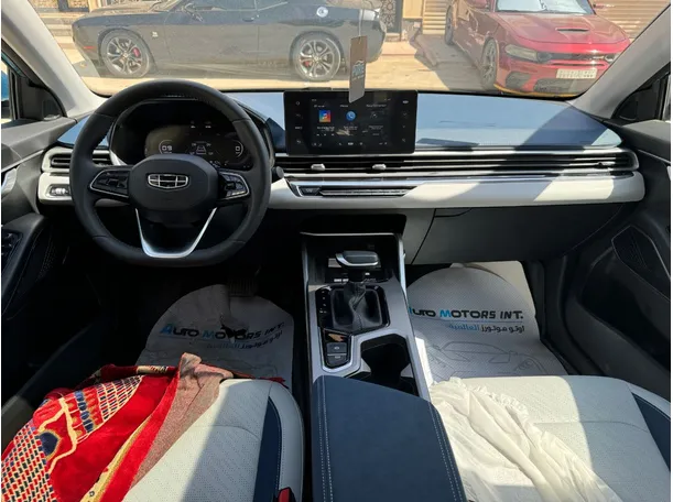 Car image 13