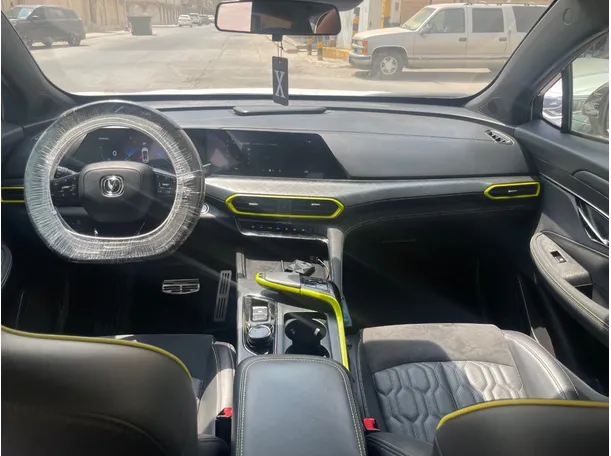Car image 18