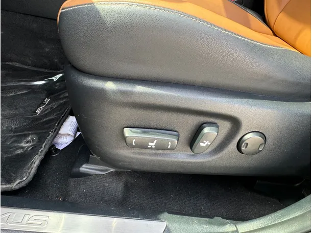Car image 23