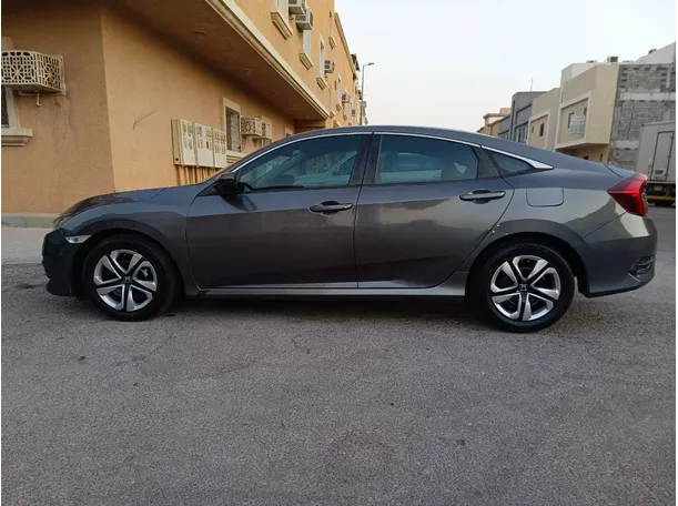 Car image 8