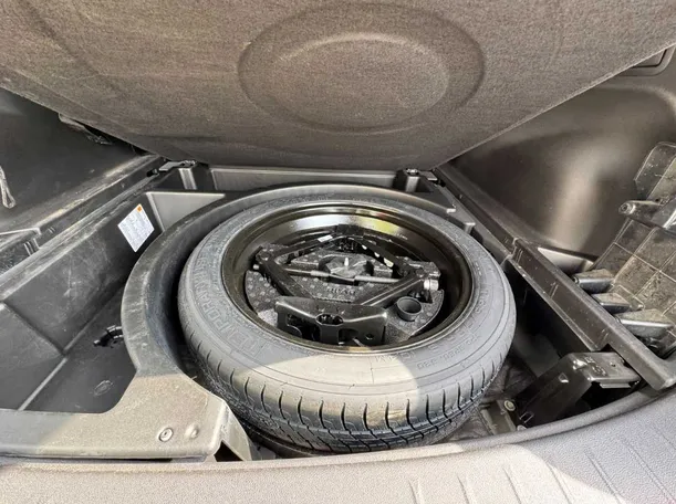 Car image 25
