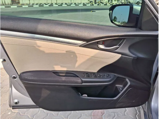 Car image 10