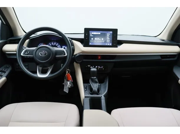 Car image 14