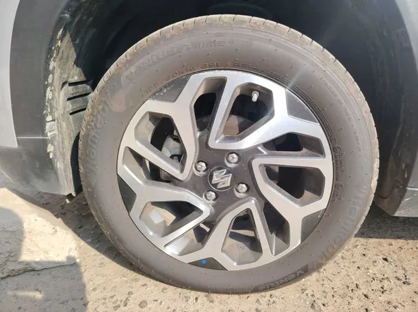 Car image 10
