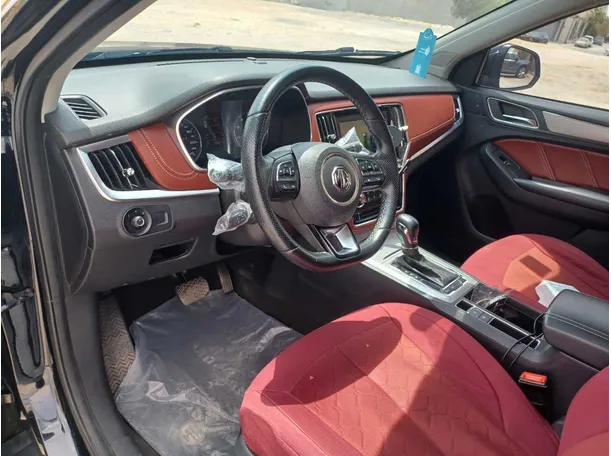 Car image 12
