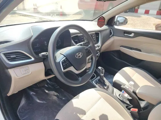 Car image 12