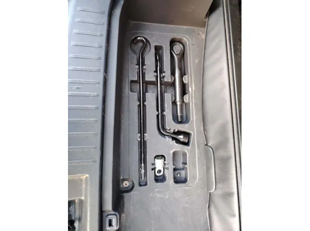 Car image 35