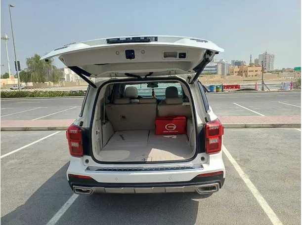 Car image 19