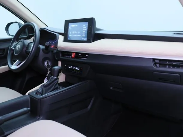 Car image 10