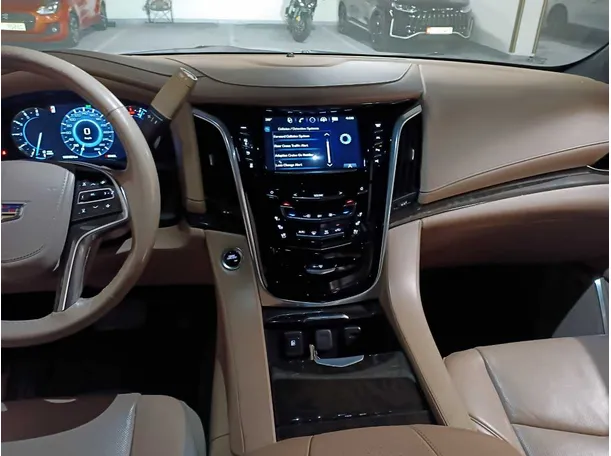 Car image 18