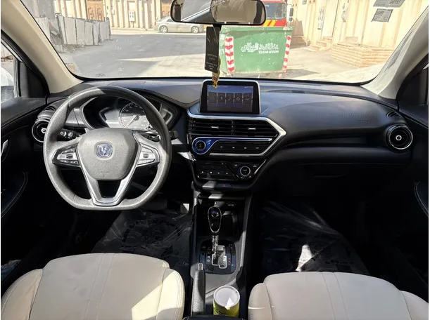 Car image 19