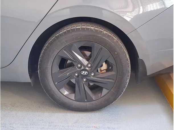Car image 9