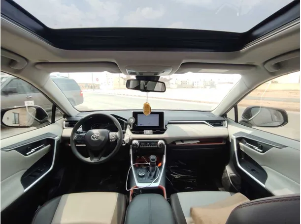 Car image 18