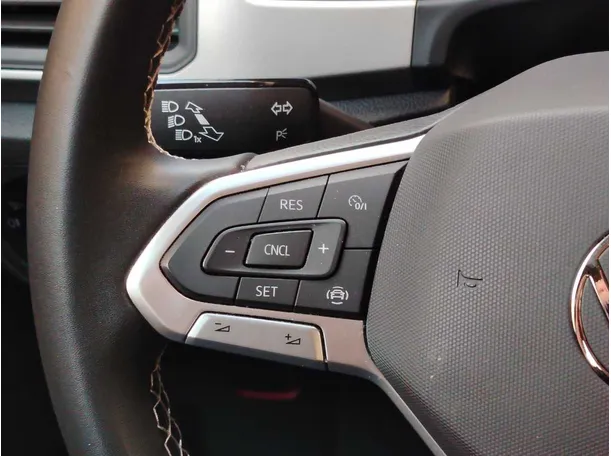 Car image 32
