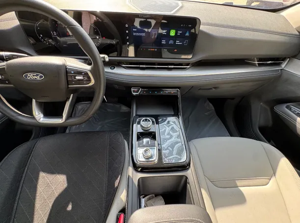 Car image 14