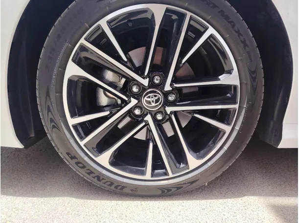 Car image 10