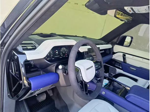 Car image 17