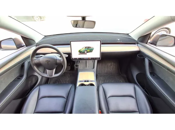 Car image 18