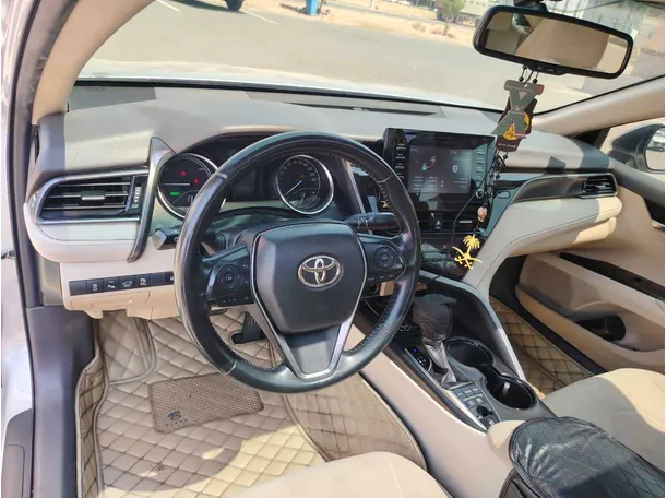 Car image 11