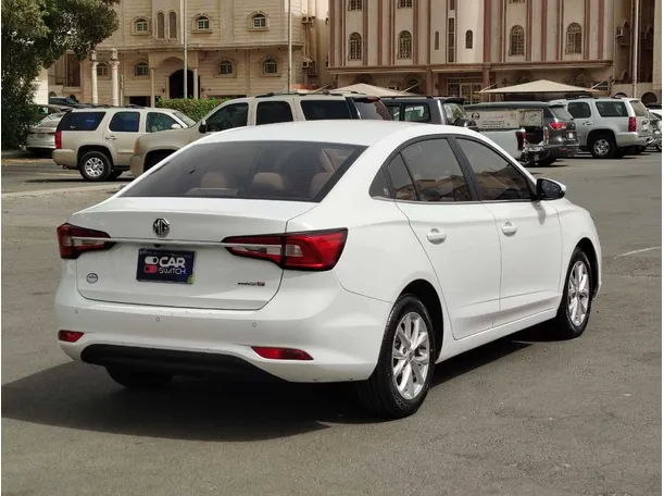 Car image 5