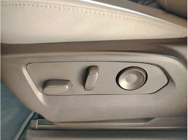 Car image 46