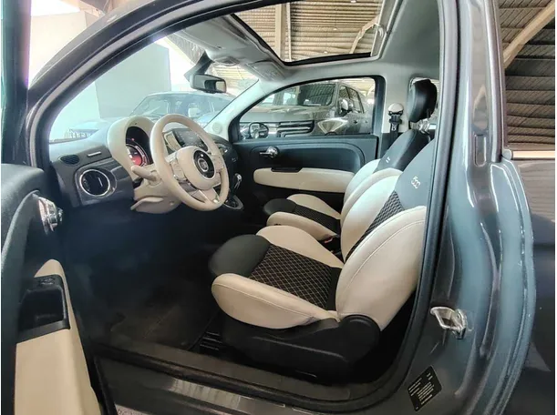 Car image 12