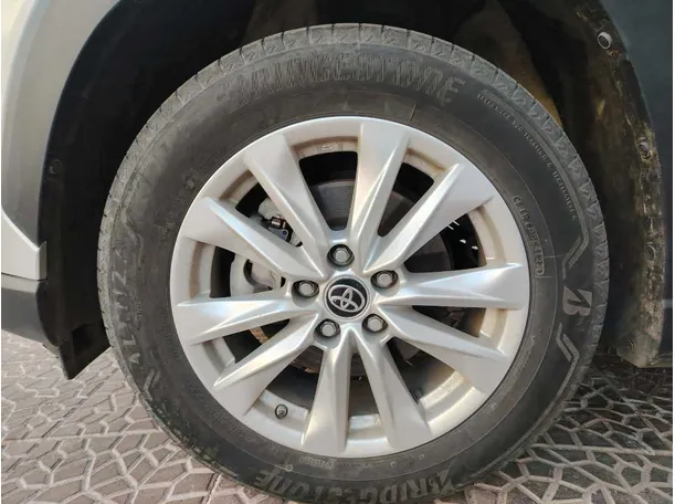 Car image 10