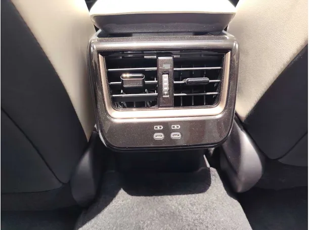 Car image 29