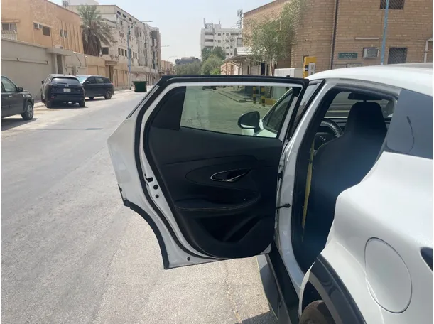 Car image 14