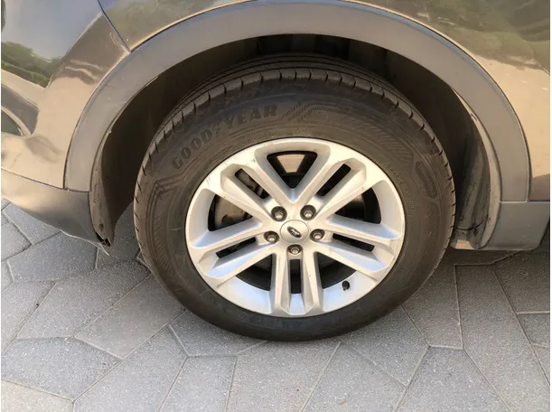 Car image 10