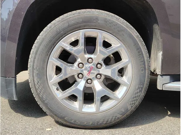 Car image 10
