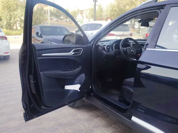 Car image 11