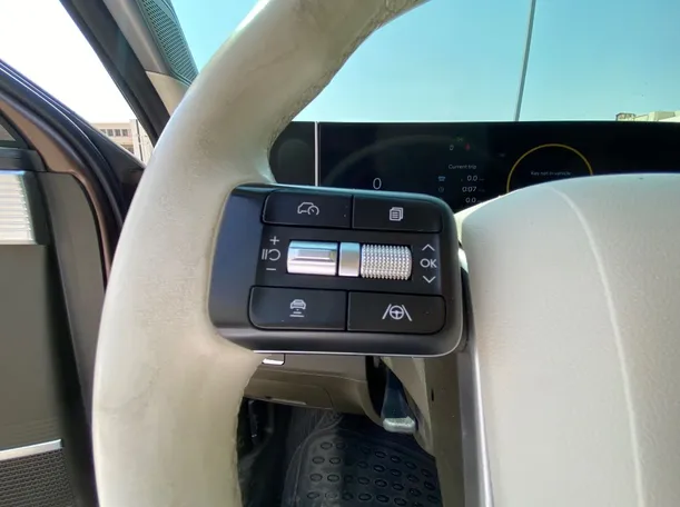 Car image 26