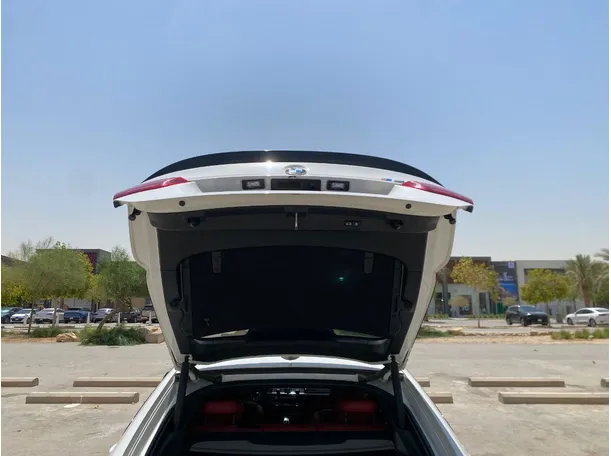 Car image 22