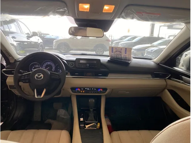 Car image 18