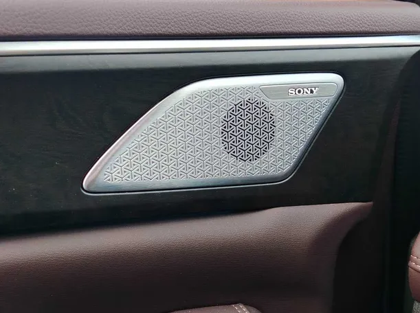 Car image 36