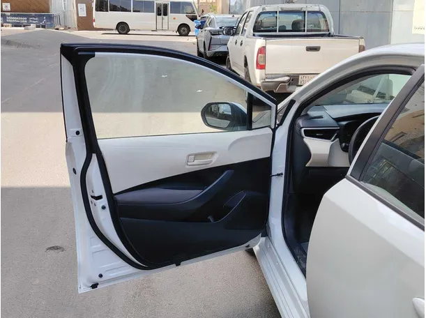 Car image 9