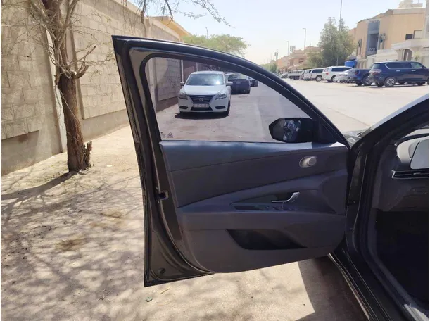 Car image 11