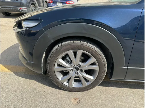Car image 9